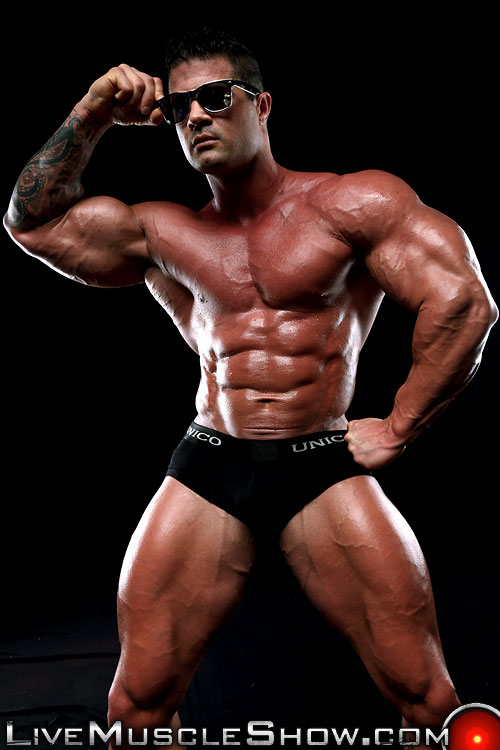 Bodybuilder with incredible physique!